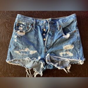 Levi distressed shorts